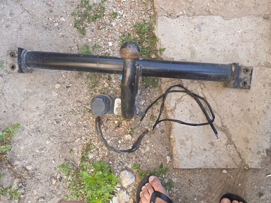 Cârlig remorcare auto cu priză electrică – stare bună