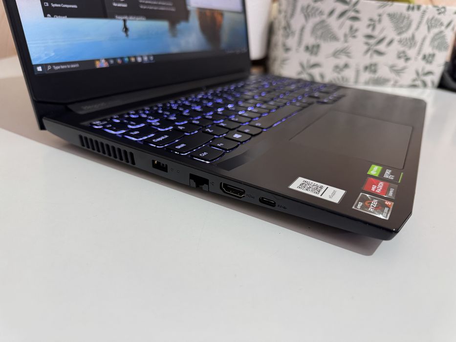 Laptop Lenovo Idepad Gaming 3, Ryzen 5 5600H, GTX 1650, 8GB/256GB Impecabil