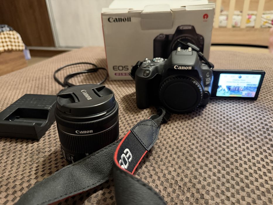 Canon 200 D DSLR
