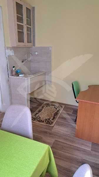 Дава се под наем етаж от къща в Център!  11690581