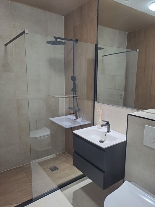 Spațiu birouri, 3 camere, parcare. Finisat la cheie