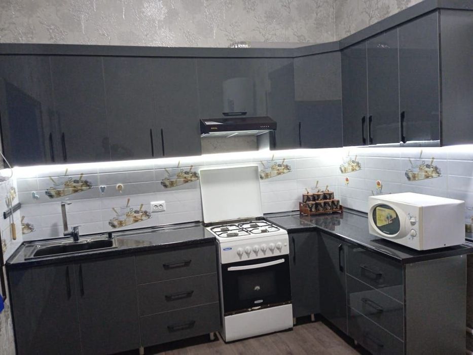 Oshxona va turli xil mebellar