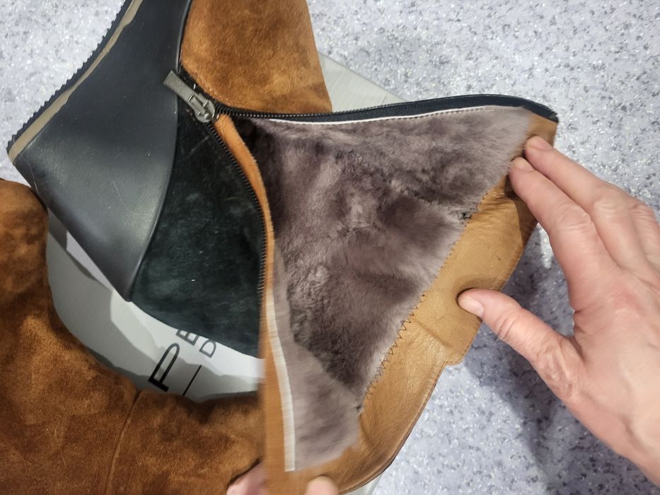 Продам замшевые сапоги