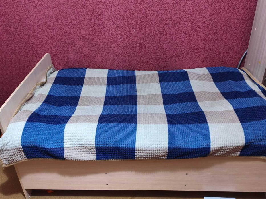 Продам кровать детскую