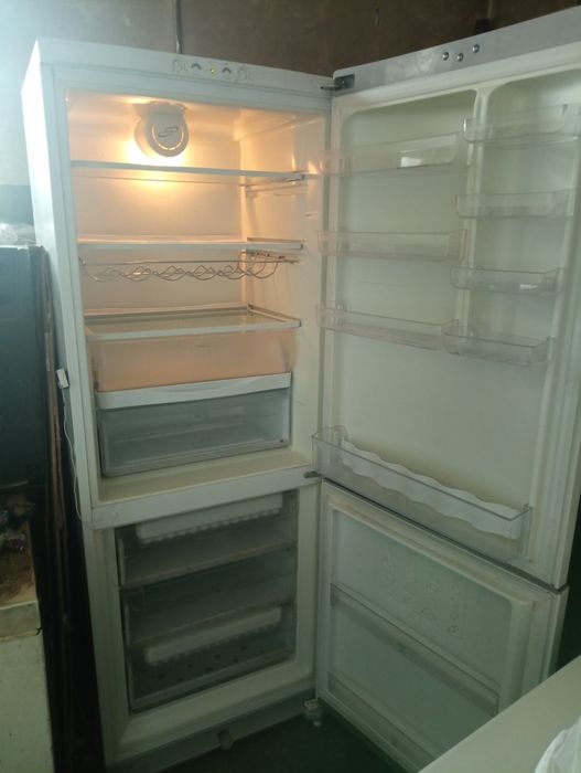 Холодильник Hotpoint Ariston