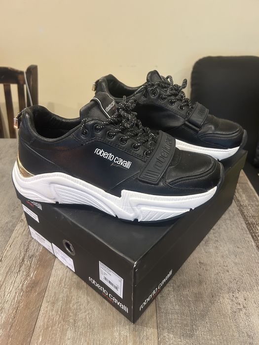 Guess, riberto cavalli, steve madden, puma