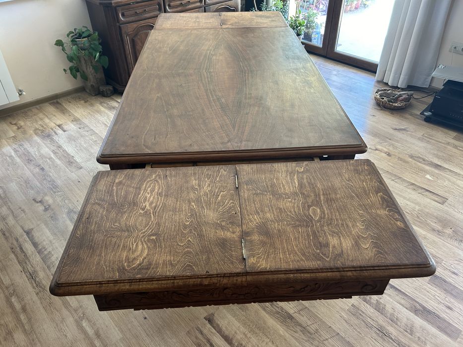 Разтягаща се винтидж дъвена маса на ~100 г. с дърворезба