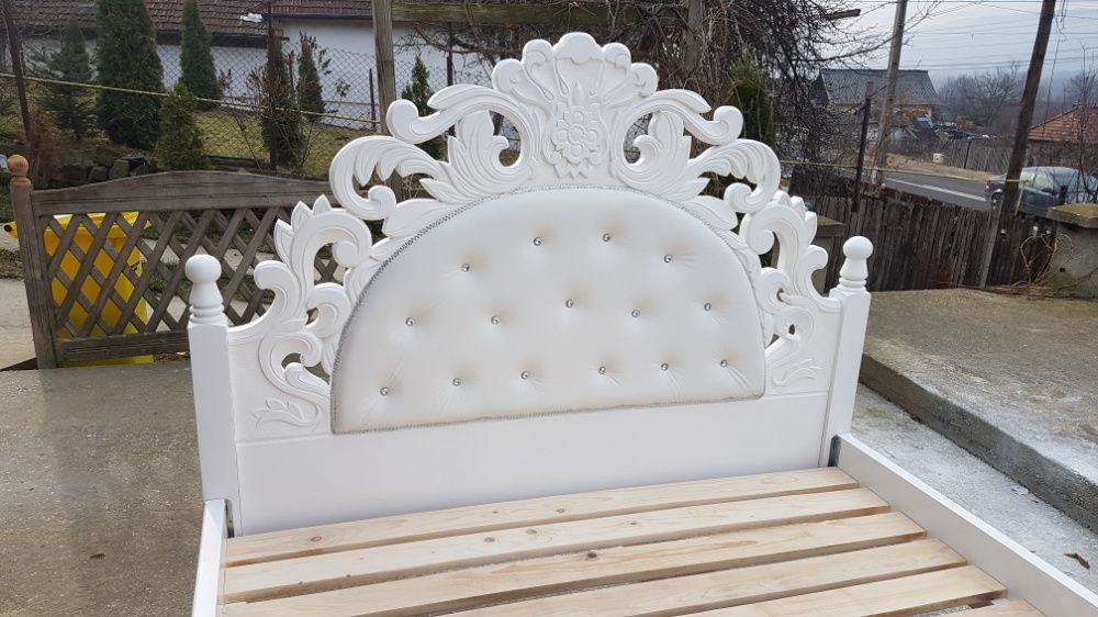 Pat dormitor sculptat