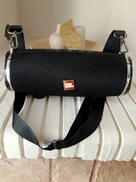 Продавам чисто нова JBL колонка!