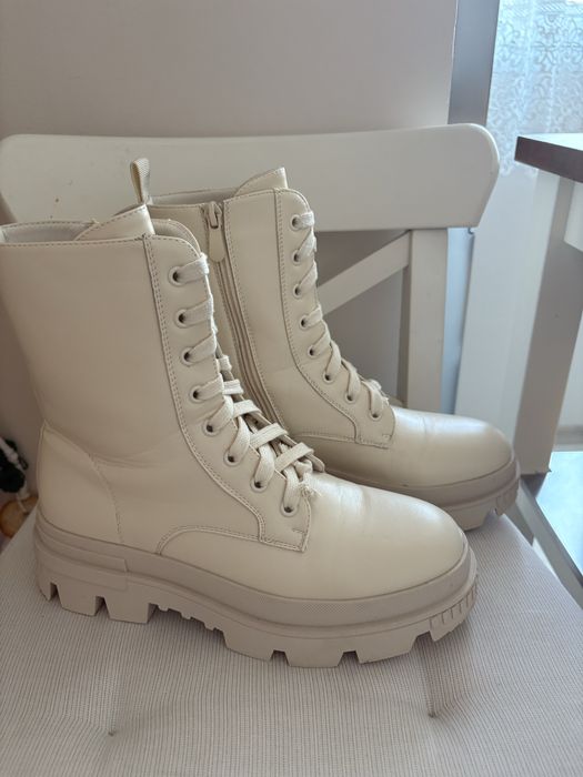 Дамски боти с връзки