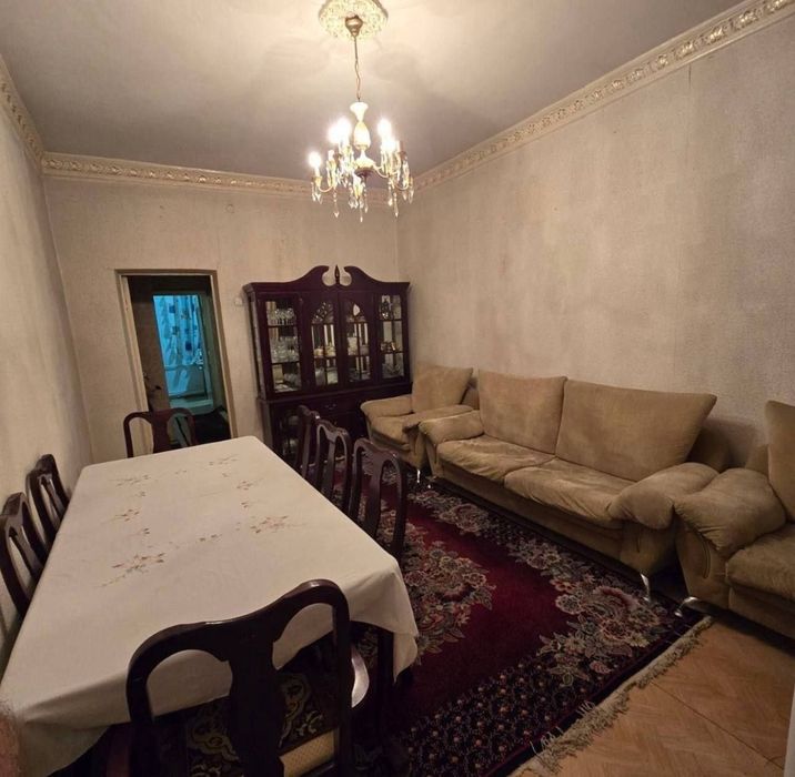 Чиланзар 1 квартал Высокопотолочка квартира 2х комнатная 3 этаж