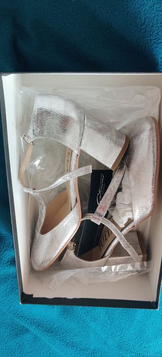 Sandalete elegantae aurii