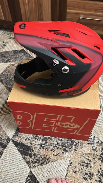 Шлем защитный для езды на велосипеде или мопеде продам