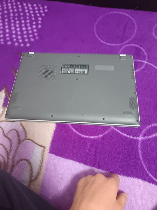 Vând laptop asus că nou