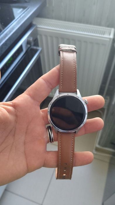 Vand sau schim ceasuri smartwatch