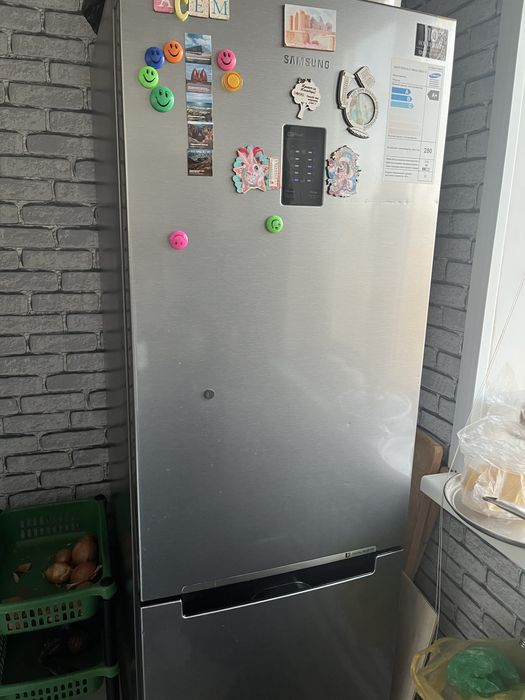 Продам холодилник самсунг