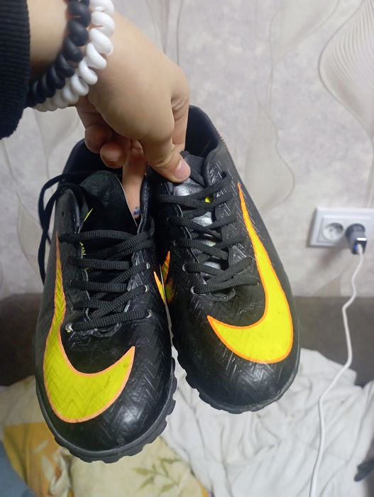 Бутсы футбольнын