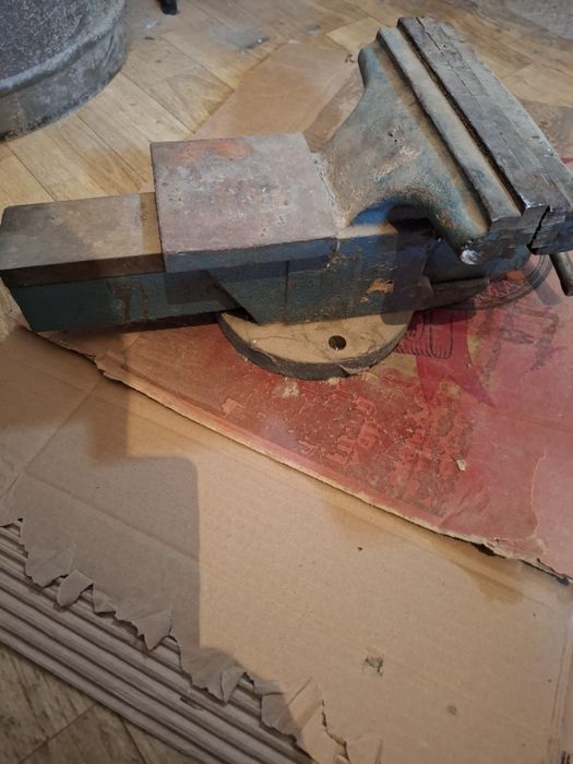 Тиски. Недорого.