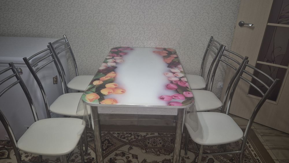 Стол со стульями