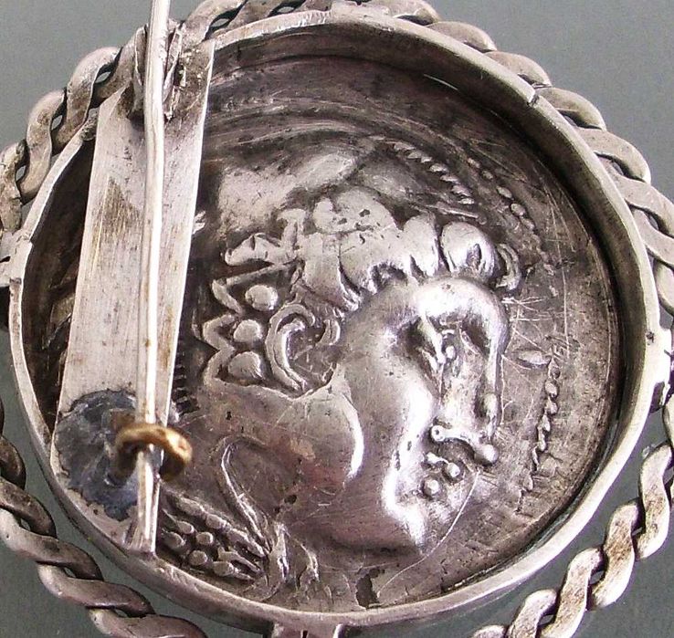 Брошка и пръстен с антични монети сребро