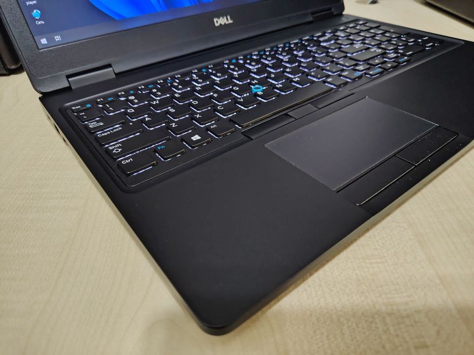 DELL Precision3530 15,6"IPS FHD/i7-8850H/16GB/1TB NVMe/Quadro P600 4GB