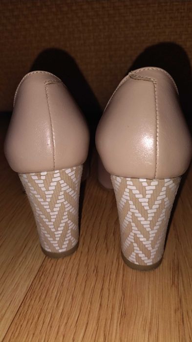 Pantofi nude, cu toc gros