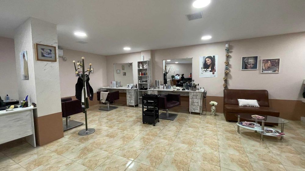 локация Вароша !!!  Разработен Козметичен център !!! 88 кв.м. !!!