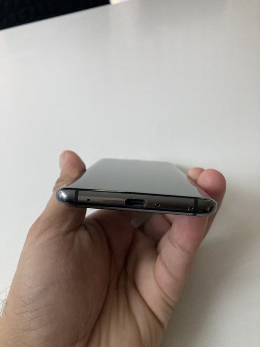 Hauwei Mate 20Pro много запазен!