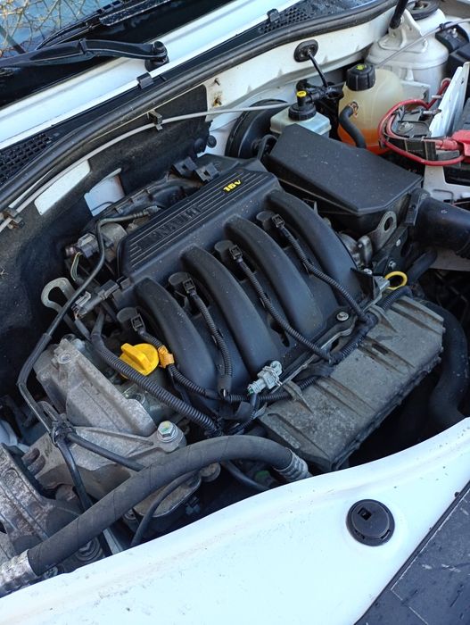 Vând Dacia Duster 1.6 benzina