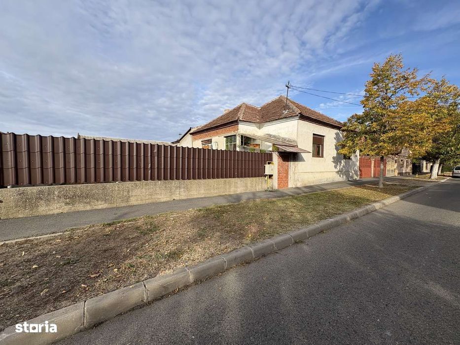 Casa Românească de vânzare 8camere teren 624mp 22ml Bujac cu potențial
