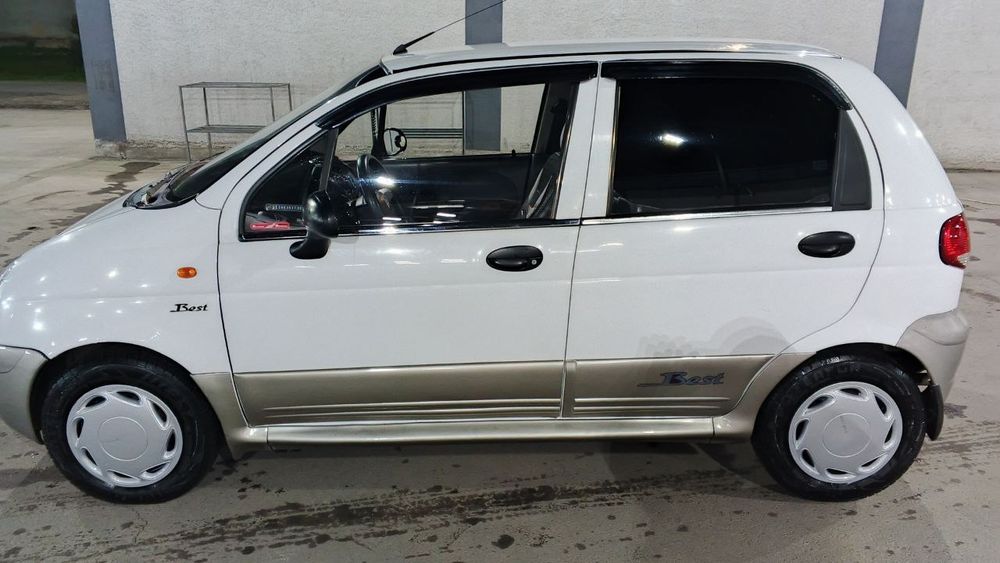 Лассети 1.8 автомат сотилади