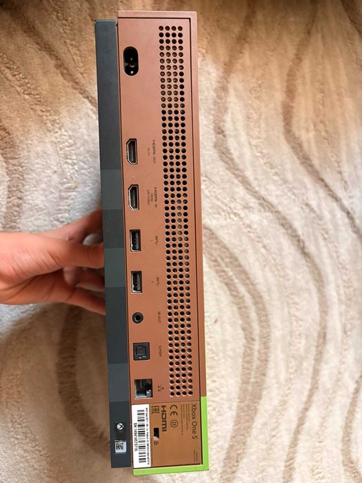 Xbox editie limitata Minecraft, 1TB, foarte bine intretinuta, full box + jocuri, usor NEGOCIABIL