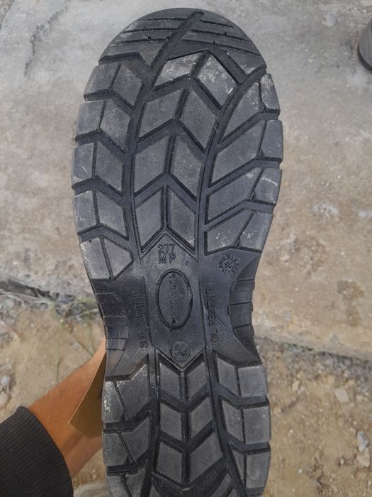 Продаётся спецобувь