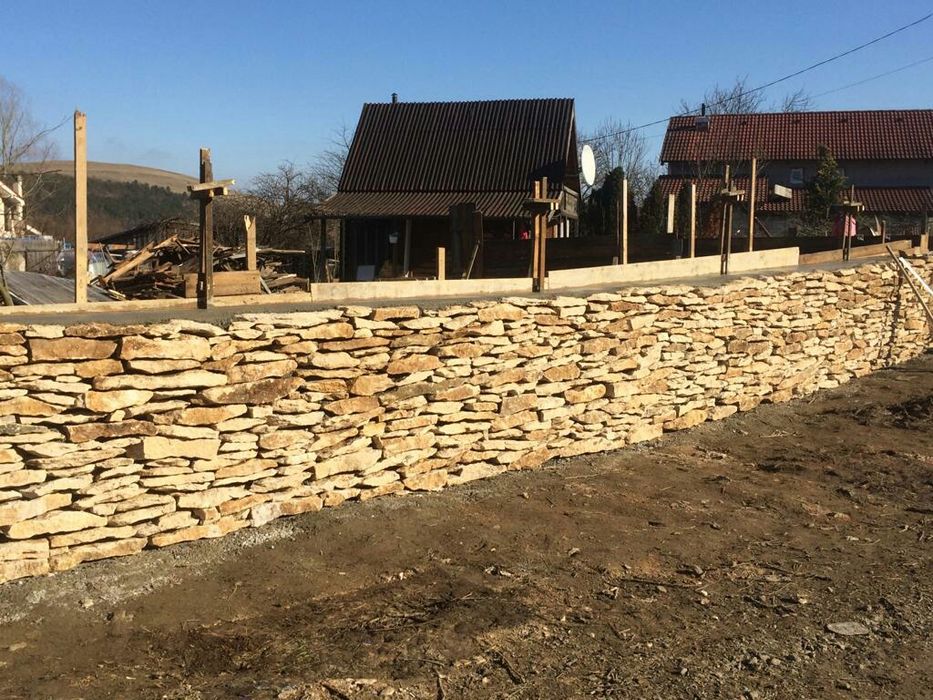 Împrejmuiri , garduri