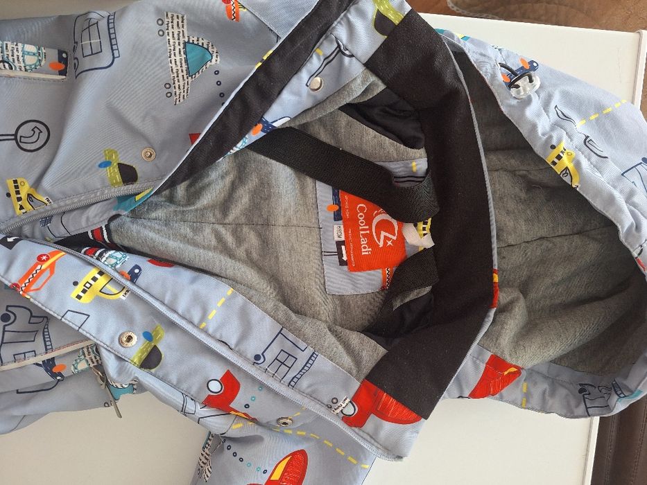 Продам детский комбинезон весна