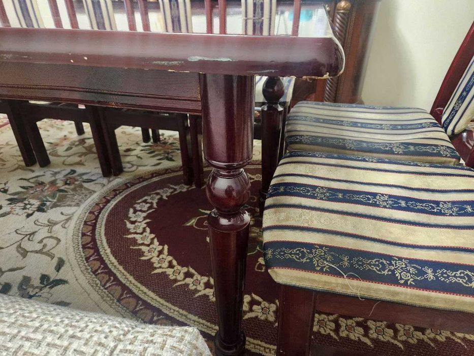 Продам Стол и стулья