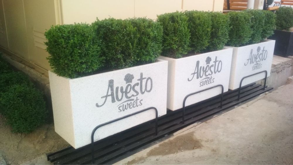 Скамейки и вазы высокого качества