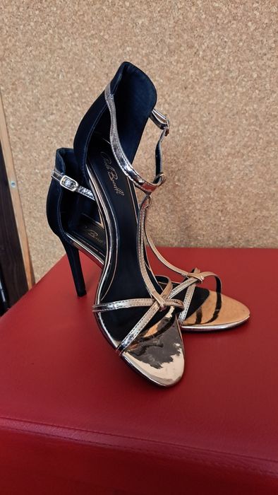 Дамски елементи сандали