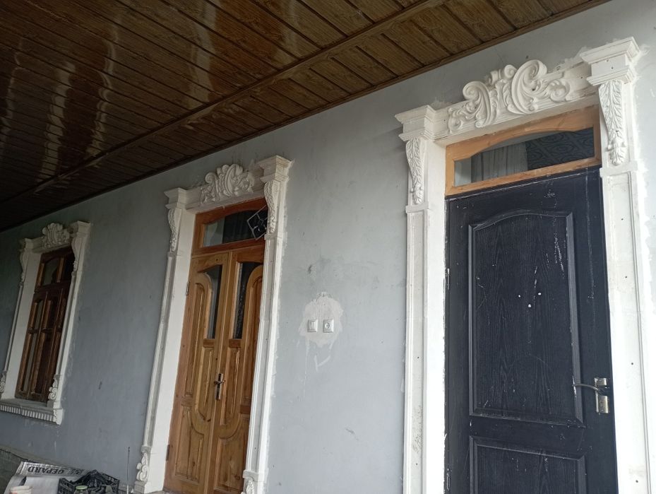 Navbahor tumani.Yangiqoʻrgʻon.6-soʻtikli uy sotiladi.atrofi oʻralgan.