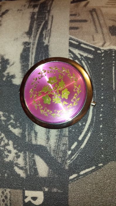 Зеркальце карманное