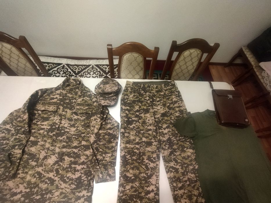 Военная форма (в хорошем состоянии)