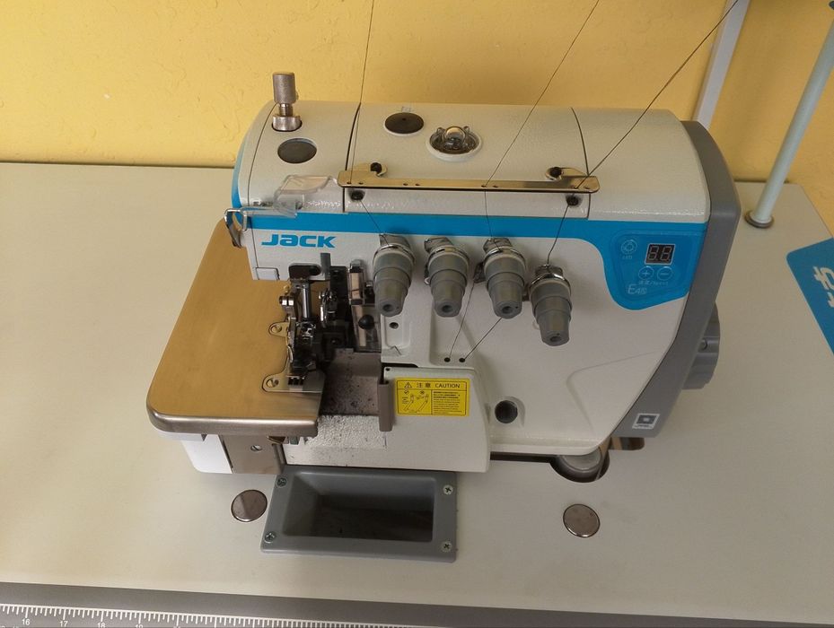 Tikuv moshinasi sotiladi