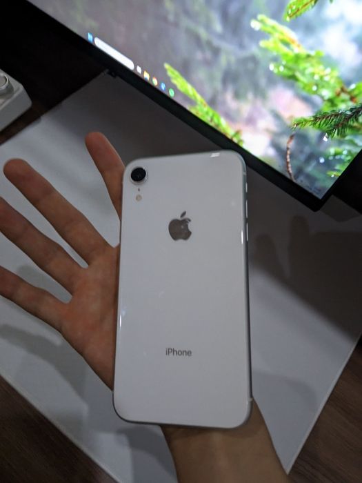 Iphone XR белый.