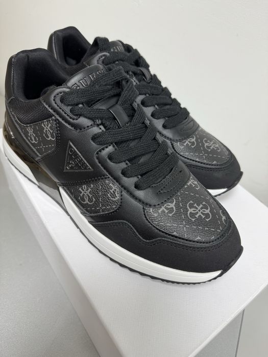 Маратонки Guess