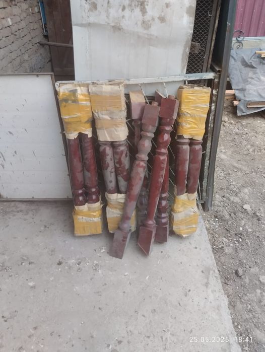 Стойки для лестницы