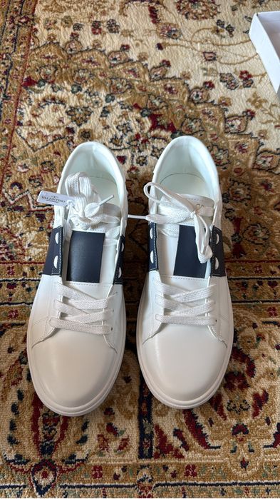 Продам кеды valentino