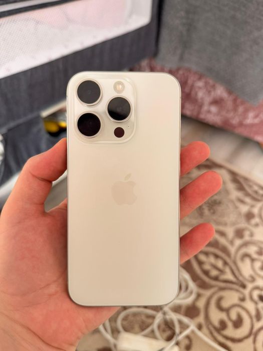 IPhone 15 pro белый