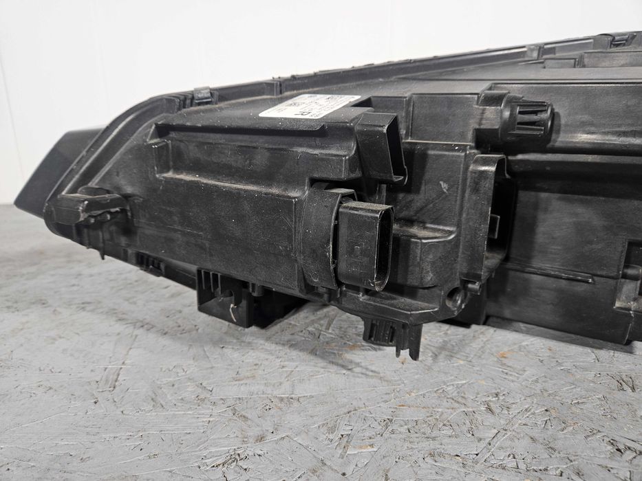 Оригинален Десен фар VW TOURAN 2015 - LED