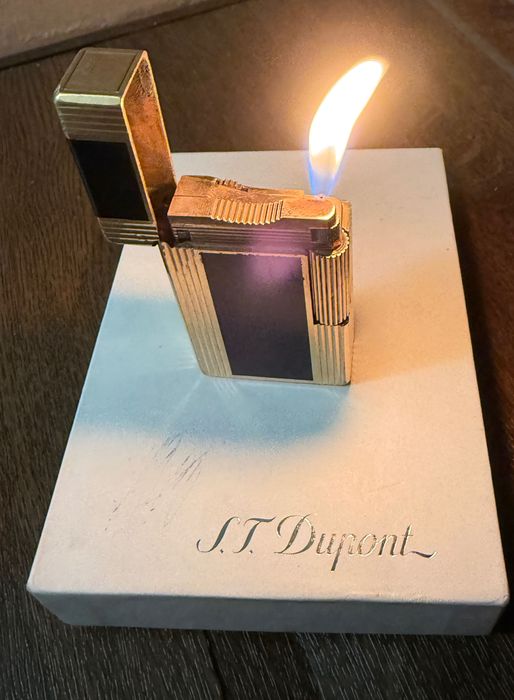 Bricheta Dupont Black
Chinese Lacquer placata aur