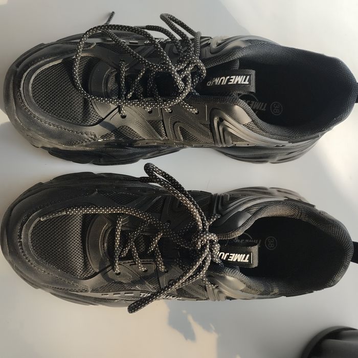 Продам кроссовки